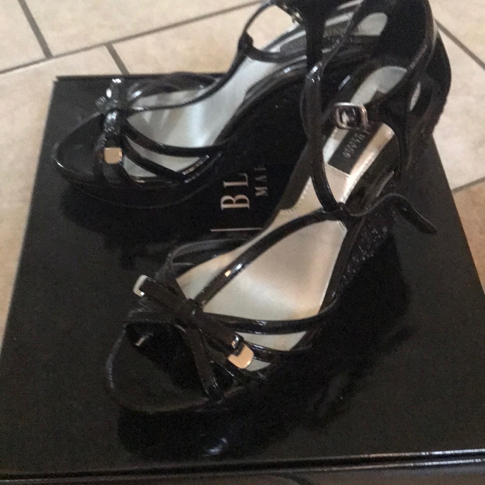 Black wedges